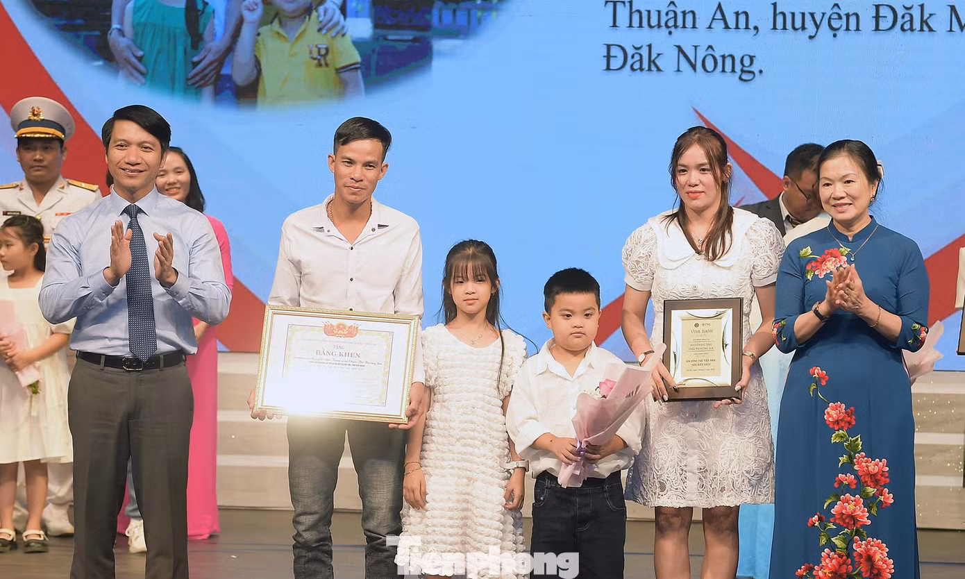 5db6e983727c093d9050.jpg