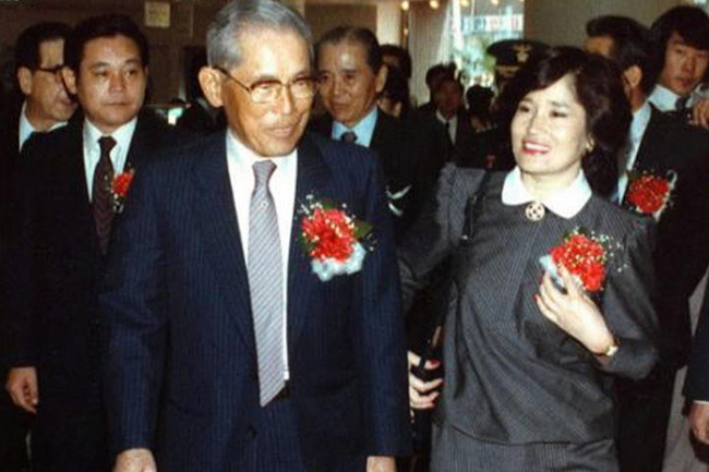 5db8270e4fbf8f4362ec.jpg
