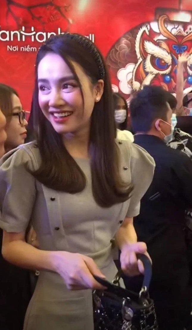5dce0f93d5d85227aabf.jpg