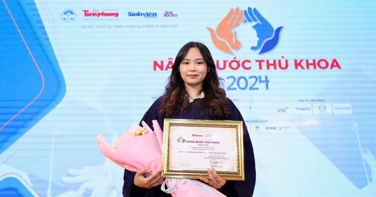 Từ bếp lửa quán cháo đến bục giảng tương lai - Câu chuyện "chạm nóc" của nữ sinh Thanh Hóa