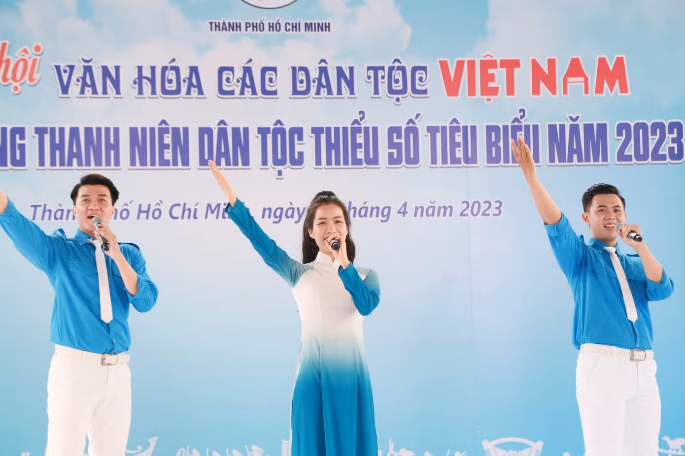 5ec32b2541511d7e329d.jpg