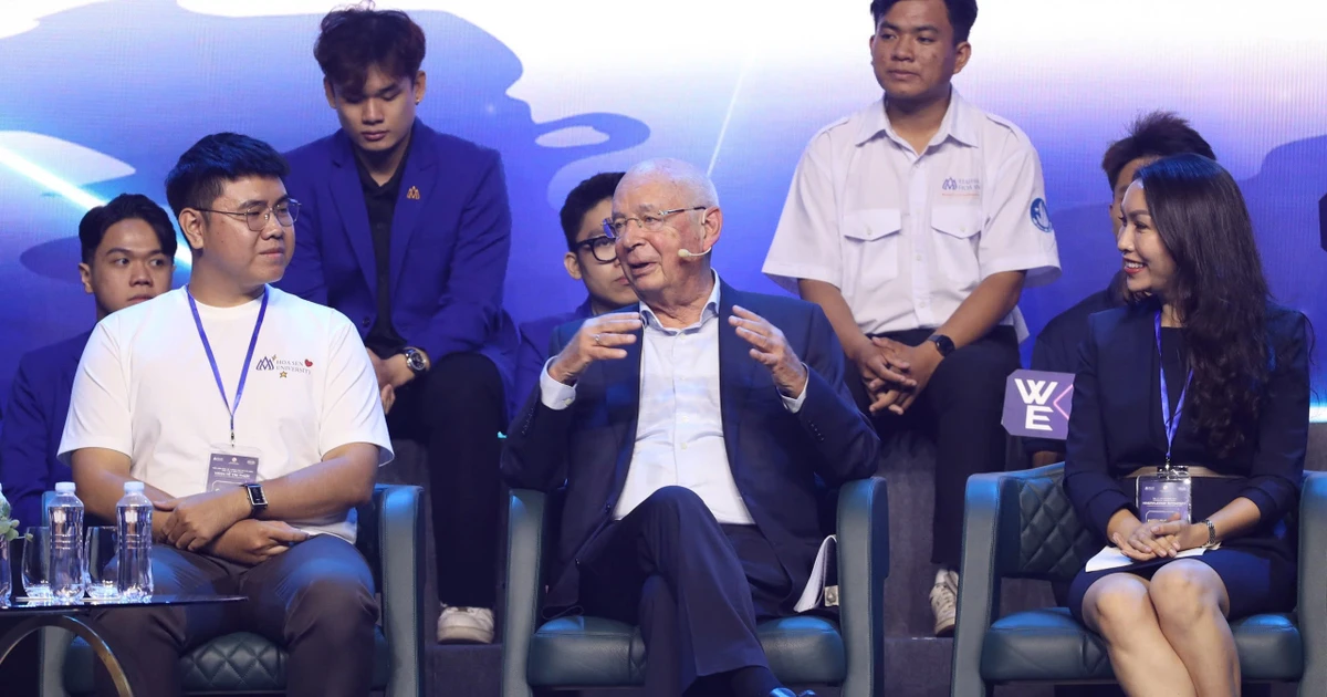 "Ông lớn" WEF gửi lời nhắn cực chất cho giới trẻ Việt: Thời 4.0 phải chơi lớn!
