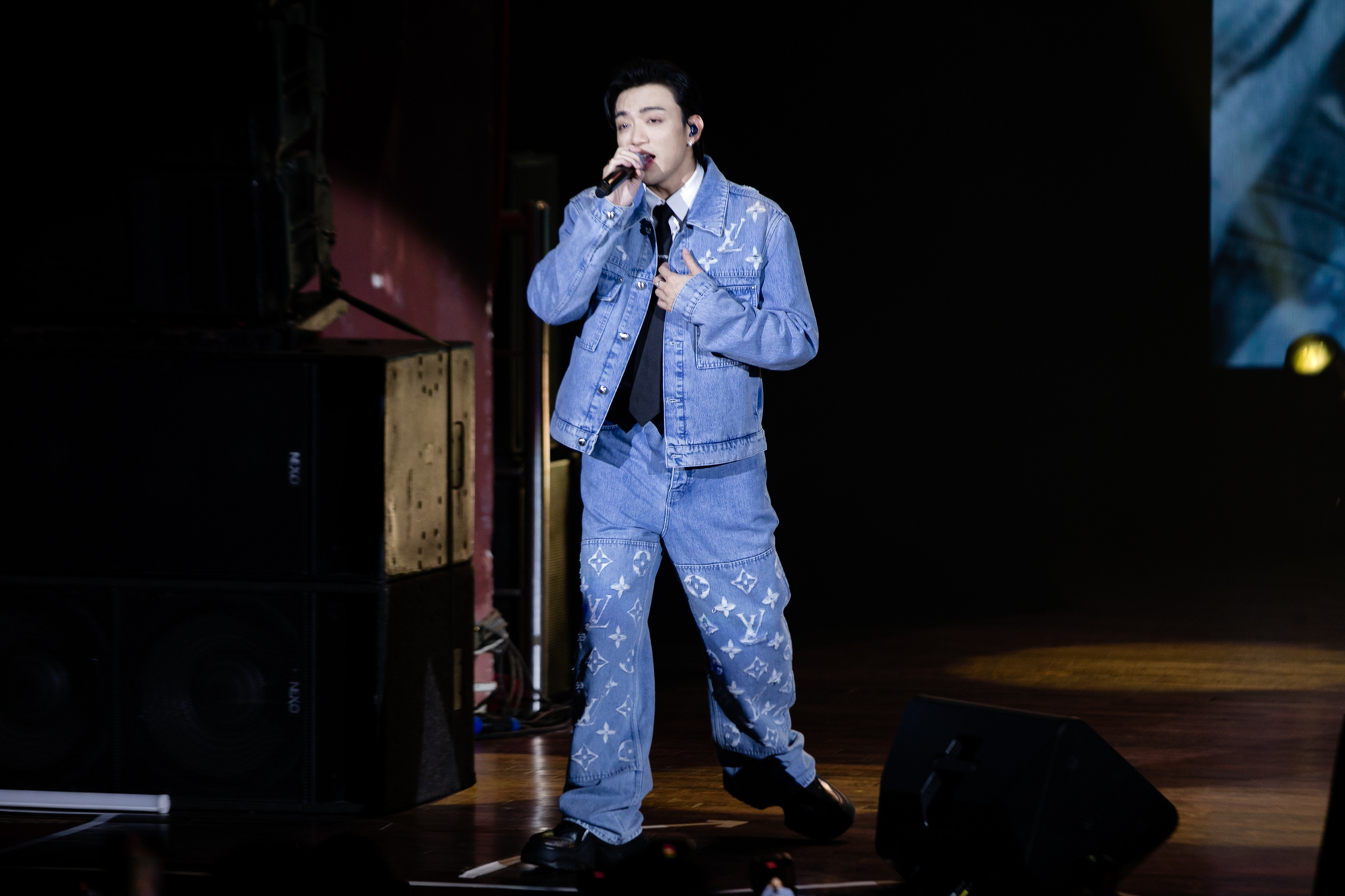 618246a6ed3d364cbee8.jpg