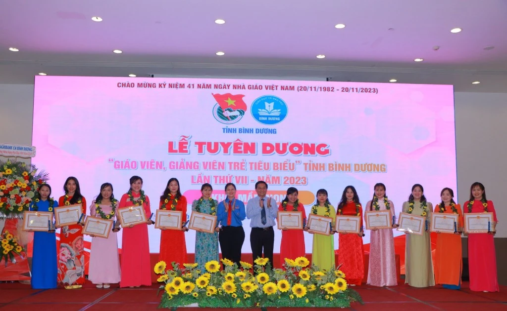 Tỉnh Đoàn Bình Dương vinh danh các thầy cô trẻ tài năng năm 2023 ✨