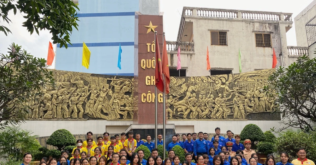Đoàn viên, sinh viên cùng nhau check-in Hành trình lịch sử 'Tân Bình trong trái tim tôi' 2024
