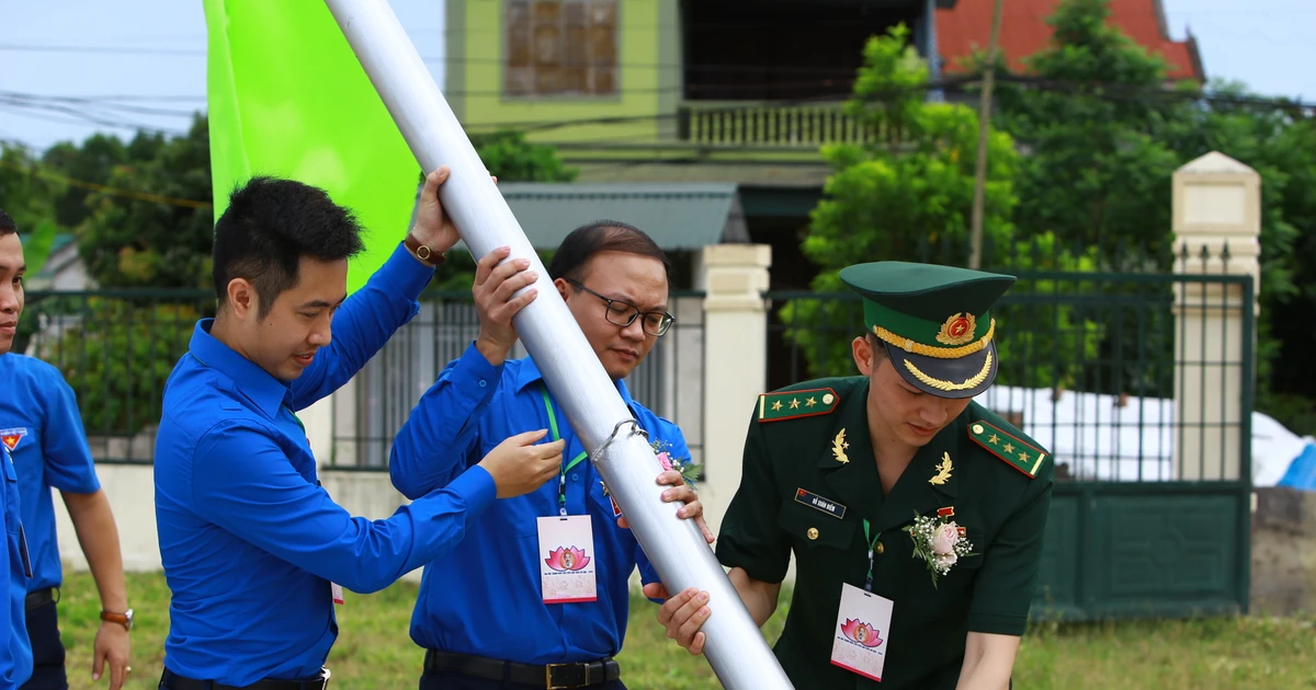 Giới trẻ trao tặng công trình ý nghĩa và tri ân các bác anh hùng