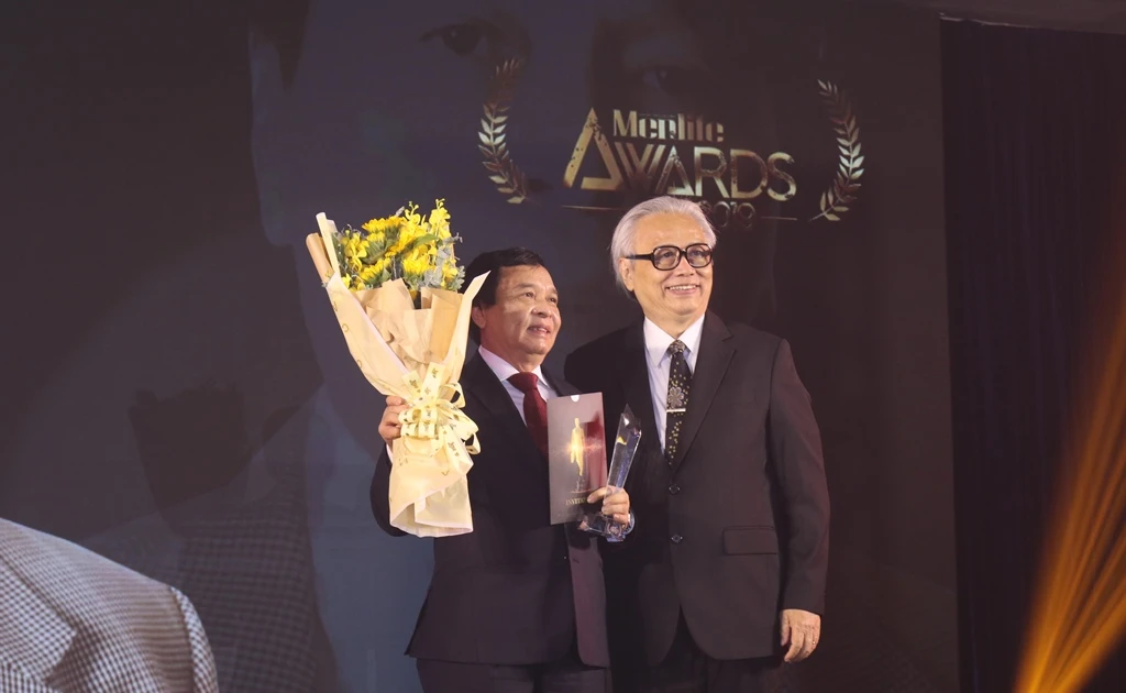 Thầy hiệu trưởng duy nhất được tôn vinh tại Men&life Awards - Xịn quá đi!