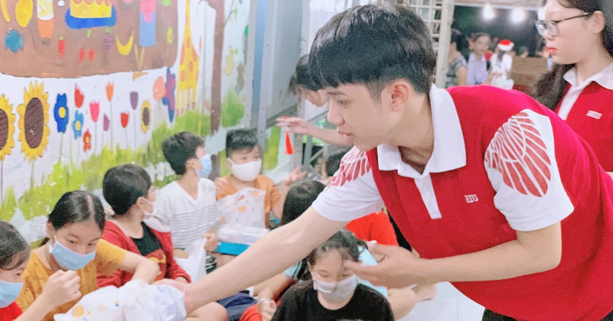 Sinh viên ĐH Quốc tế Hồng Bàng cháy hết mình với thiện nguyện, rinh trọn giải 'Sao Tháng Giêng' 2023