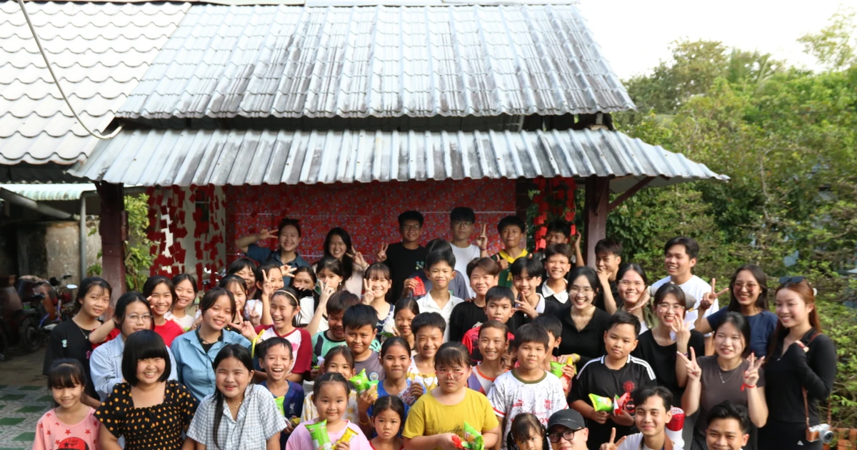 Hơn 30 bạn sinh viên Sài Gòn mang cái Tết ấm áp về vùng quê Tiền Giang
