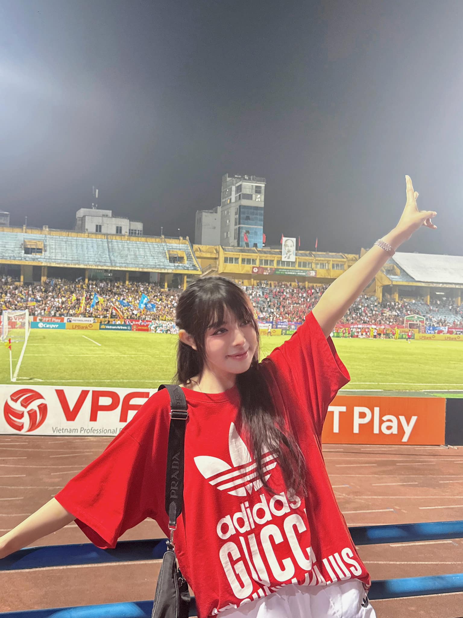 651fe82a5880de63b823.jpg