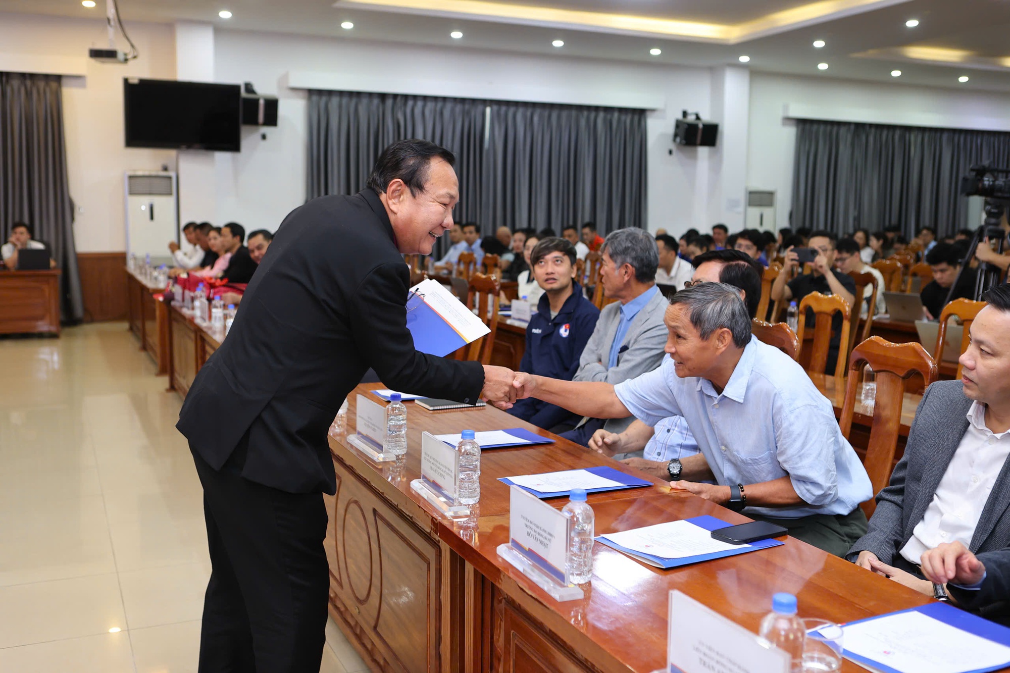 Tân HLV đội tuyển nữ Việt Nam tri ân HLV Mai Đức Chung: Đặt mục tiêu giành HCV SEA Games 34