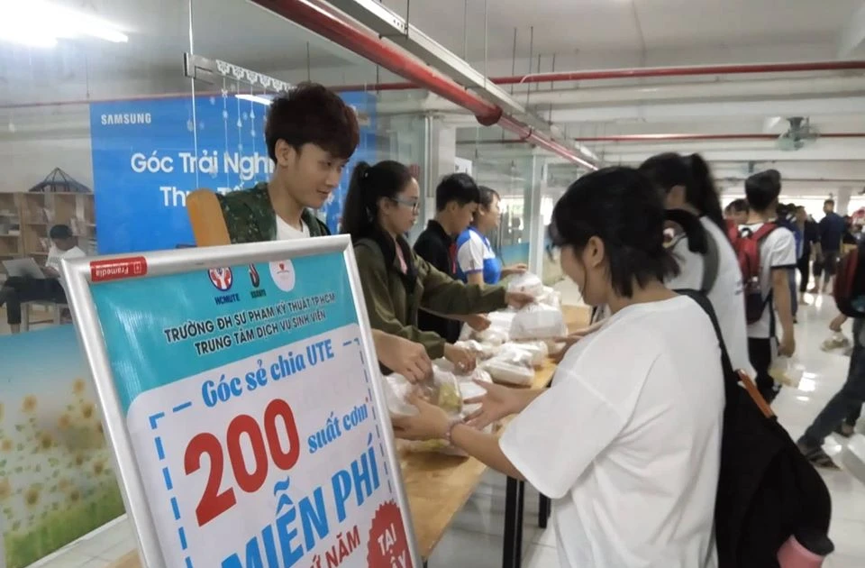 "Góc sẻ chia UTE" của sinh viên trường ĐH Sư phạm Kỹ thuật TP. HCM - nơi yêu thương lan tỏa