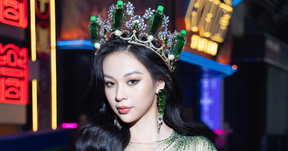 Lộ ảnh đội vương miện cực sang, Phí Phương Anh được dân tình hối "đi thi Hoa hậu đi chị ơi" nhưng phản ứng của nữ ca sĩ mới là điều gây sốt