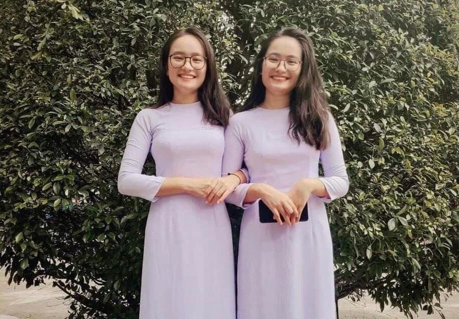 Cặp sinh đôi "xịn xò" cùng đậu ĐH Y Dược TP.HCM với điểm số "bá cháy"