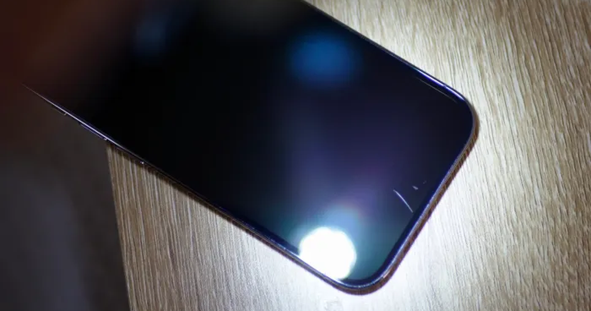 Thử nghiệm "dùng trần" iPhone 14 Pro suốt 1 năm - Sự thật về miếng dán màn hình gây bất ngờ