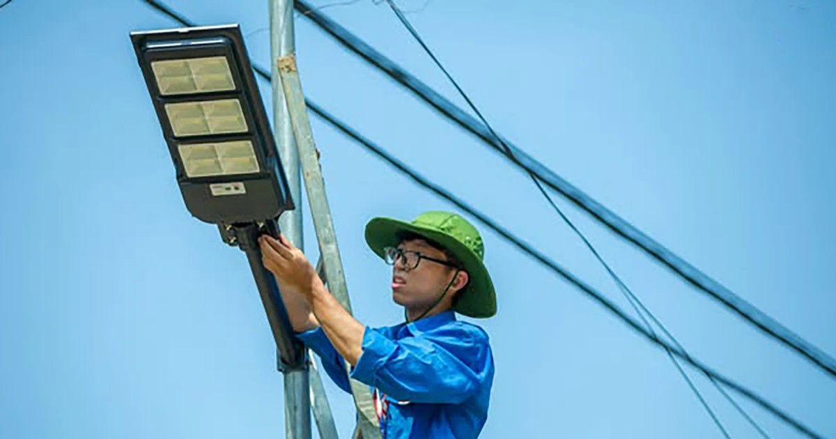Mang ánh sáng vật lý và tri thức đến vùng cao Tràng Xá – Khi sinh viên Bách khoa "flex" bằng hành động thực tế