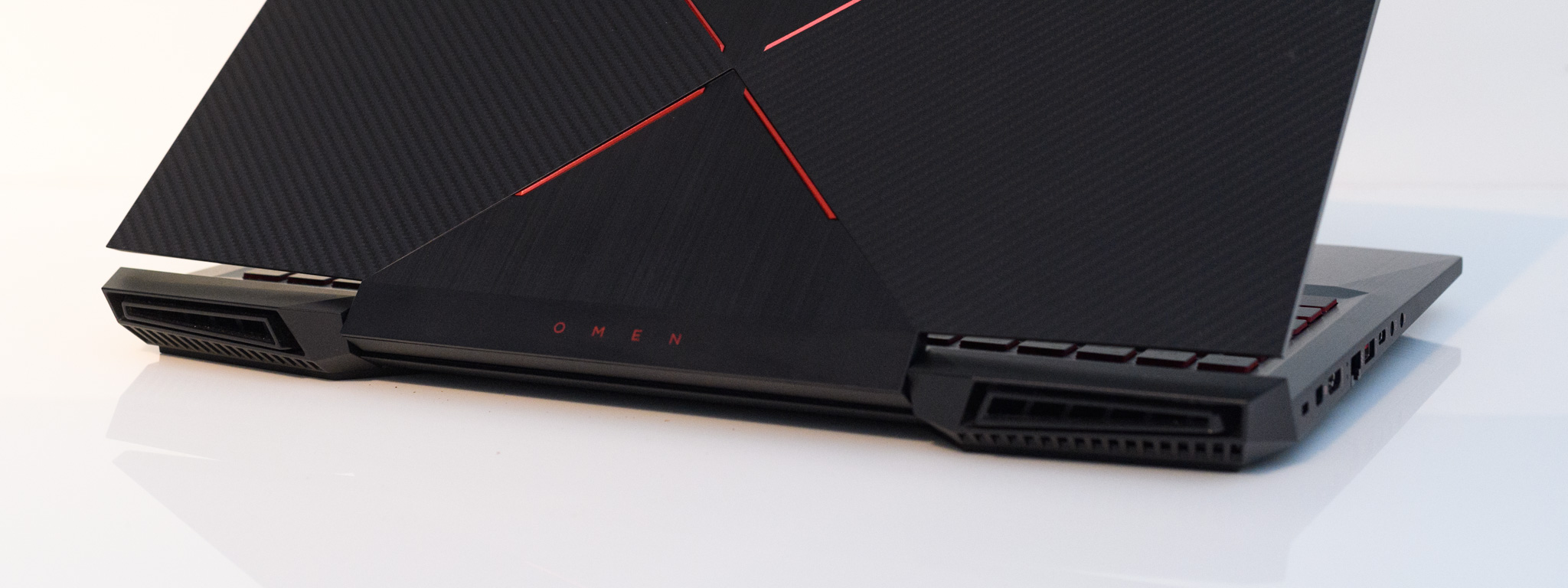 Trên tay HP Omen 15 - Con "chiến mã" gaming mỏng nhẹ bất ngờ với màn hình 120Hz cực đã
