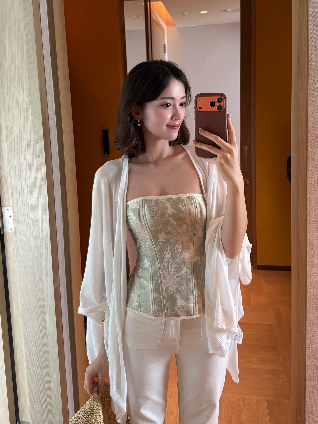682b7dd089190db978fd.jpg