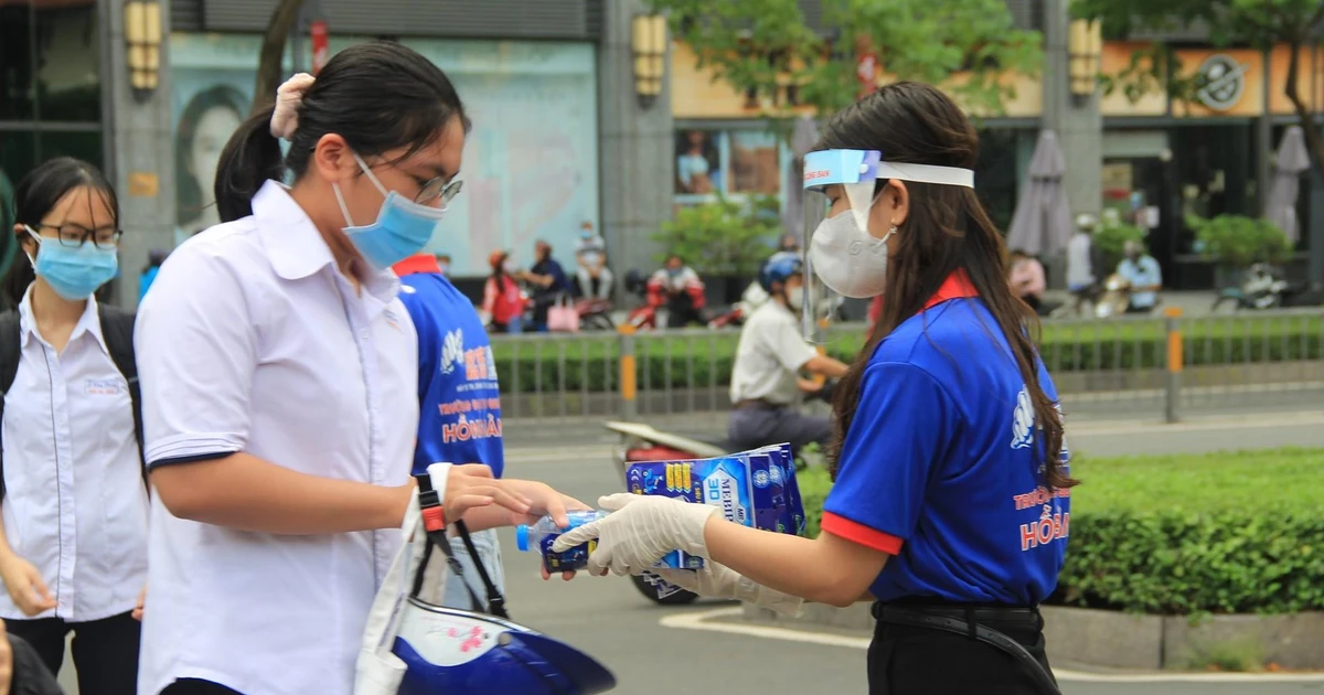 Ối giời ơi! Thêm một bạn học sinh test dương tính với Covid-19 rồi