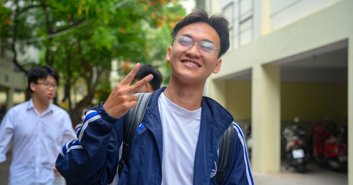 Sinh viên năm nhất chill chill đi thi lại Toán, tự tin chốt 10 điểm tuyệt đối