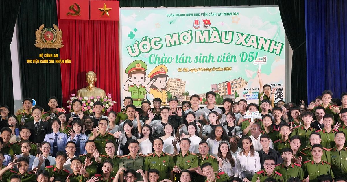 Tân sinh viên Học viện Cảnh sát rực rỡ trong đêm hội "Ước mơ màu xanh" ✨