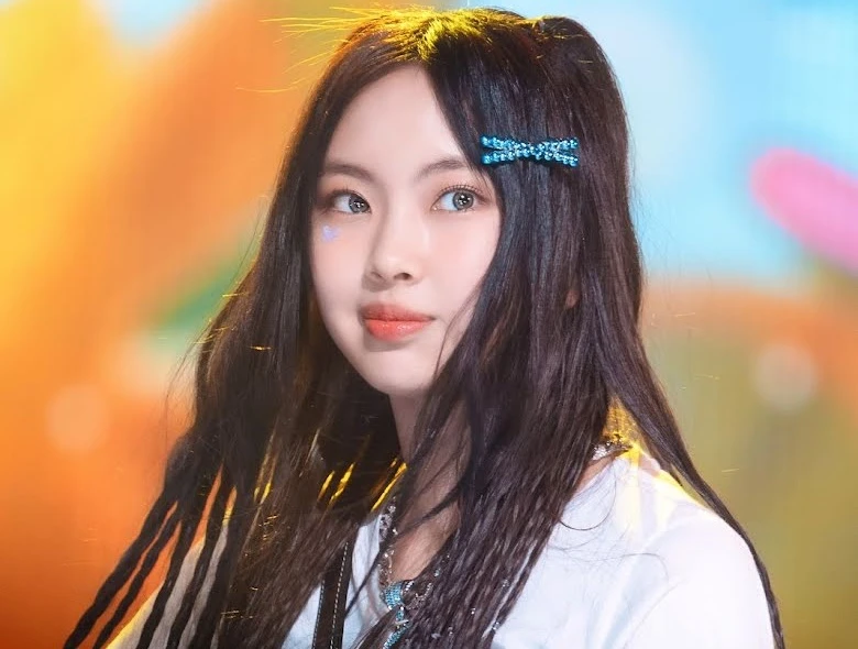 Lần đầu visual của "nữ thần tượng thế hệ mới" khiến netizen bàn tán rần rần thế này đây!
