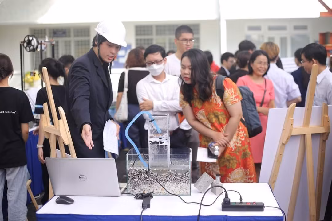 6b32ae8976d1ebbe21ec.jpg