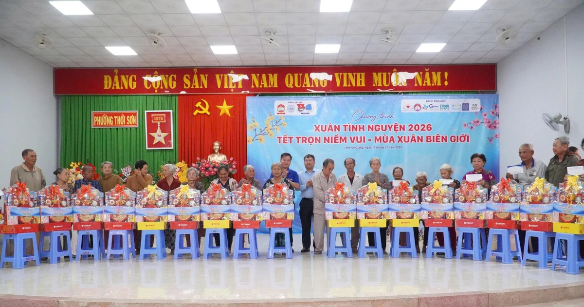 Tết ấm áp đến sớm với bà con vùng biên An Giang, nhận 550 triệu đồng quà tặng ý nghĩa