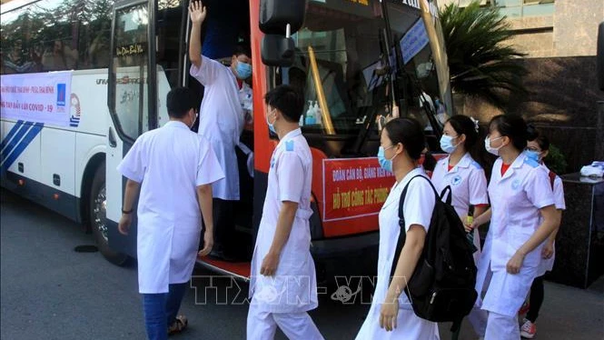 350 sinh viên, giảng viên ĐH Y Dược Thái Bình sẵn sàng lên đường hỗ trợ chống dịch