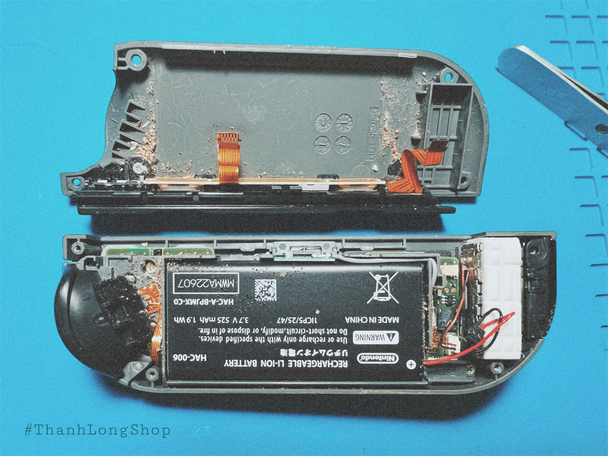 Rớt não vì tháo Joycon sửa nút A, ai ngờ bật ngữa cả máy