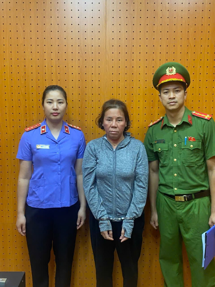 6ed3050b3526a7e76ced.jpg