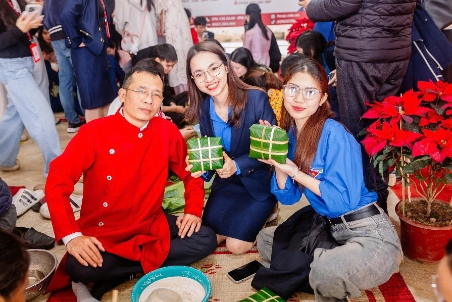 Giữ vibe tươi trẻ từ những khoảnh khắc cực kỳ "sinh viên vibe"