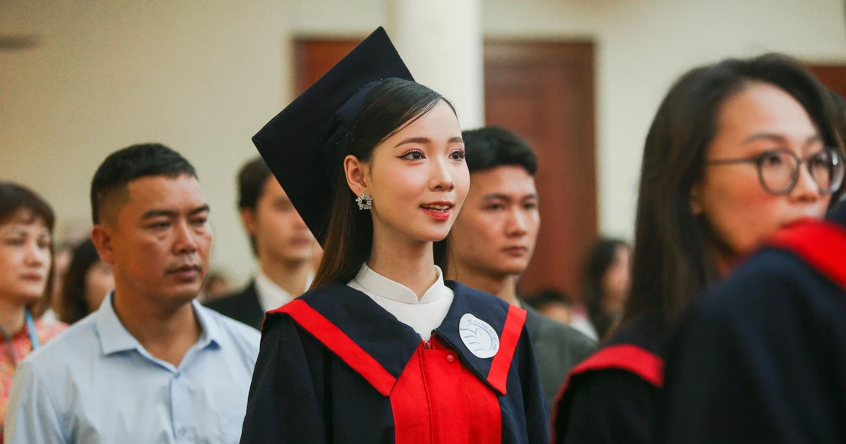 Học viện Phụ nữ Việt Nam trao bằng tốt nghiệp đợt 2 cho 209 sinh viên, học viên - Hội ngộ của những bông hoa tài năng