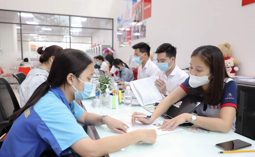 UEF thả thính điểm chuẩn xét học bạ - Ai đủ điểm thì vào thôi!