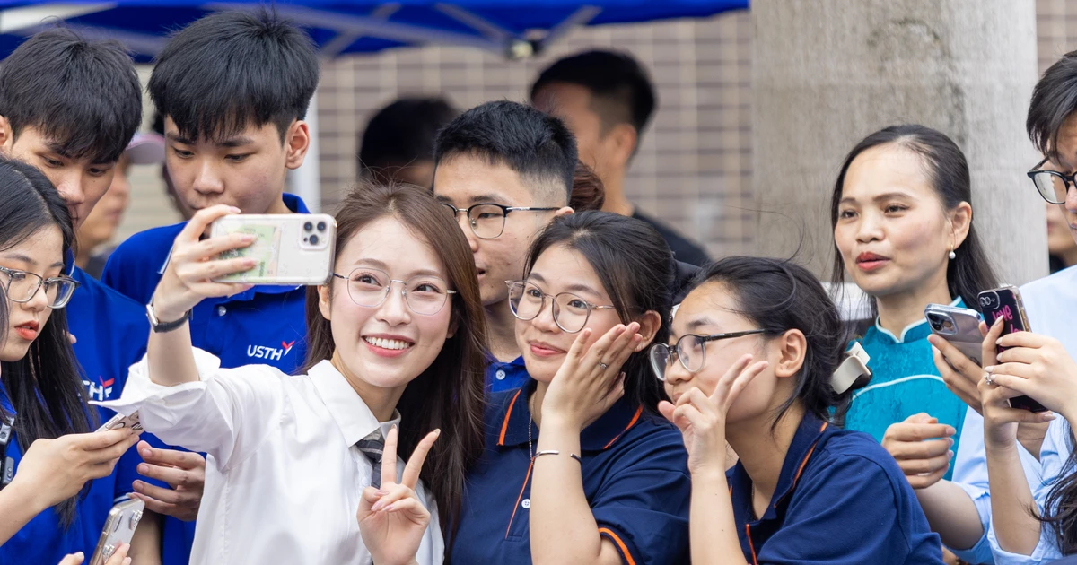 MC Khánh Vy: 'Sinh viên ngành Khoa học Công nghệ không hề khô khan đâu nha'