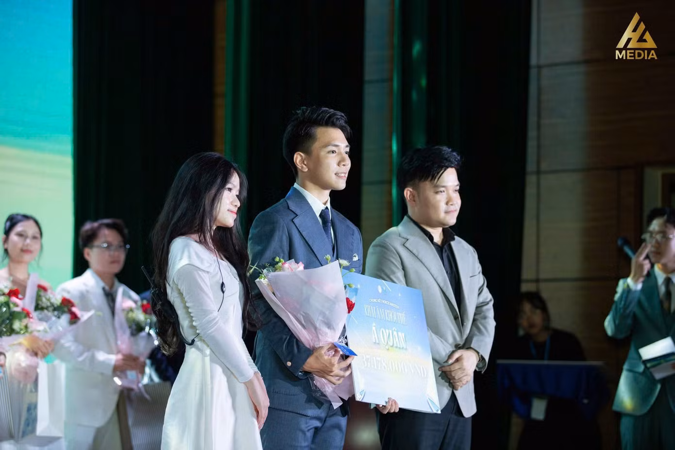 71273afaf8ef8d760fdd.jpg