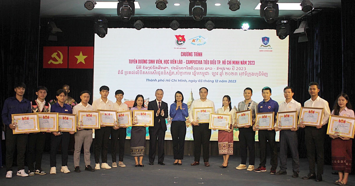 Tuyên dương 123 sinh viên Lào, Campuchia học giỏi tại TP. HCM - Tình hữu nghị đẹp như mơ!