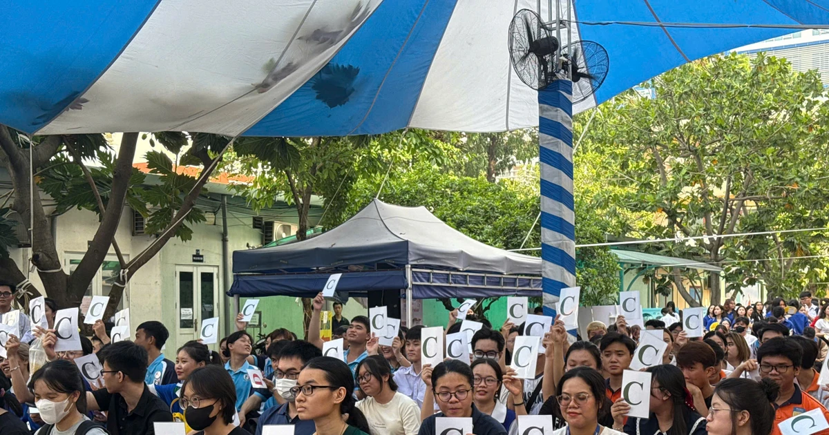 Bùng nổ Ngày hội Sinh viên với ngoại ngữ lần thứ 10 - GenZ "lên đồ" học tiếng Anh siêu xịn!