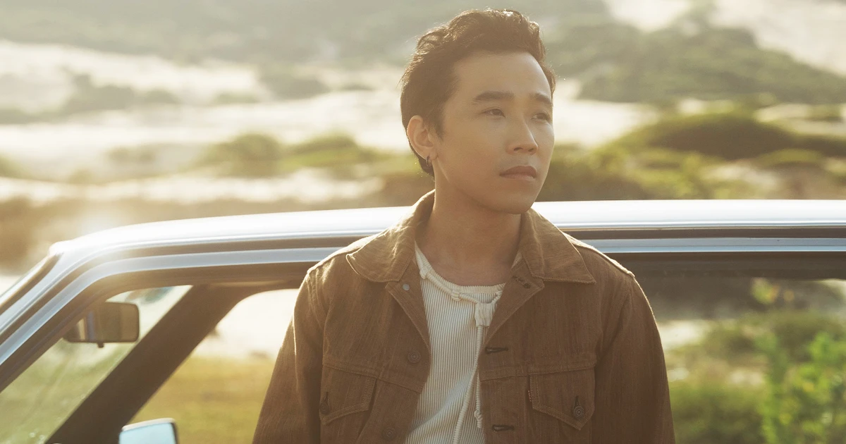 Chủ nhân hit 'Vì anh đâu có biết' comeback nhưng netizen há hốc mồm với nhân vật bí ẩn này