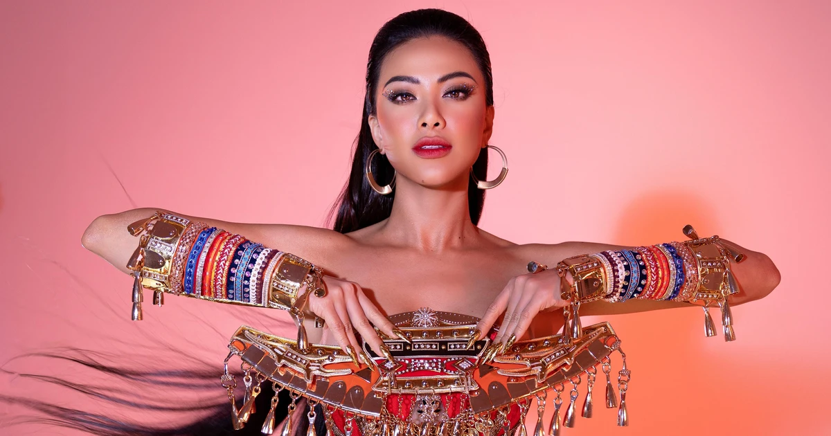 Choáng váng với bộ đồ 30kg của Kim Duyên tại Miss Supranational 2022 - visual đỉnh chóp nhưng nặng đến không tưởng!