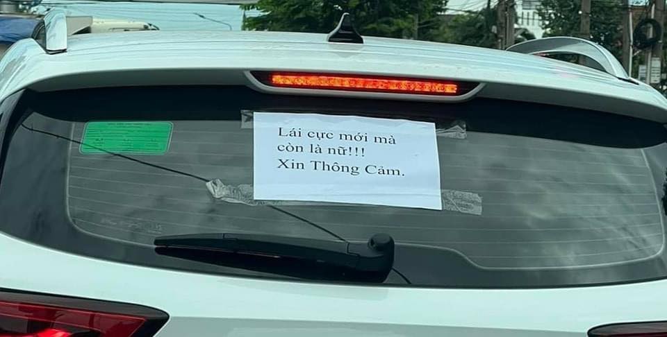 Lái xe kiểu Ninja - Dán phim che luôn cả gương chiếu hậu luôn cơ