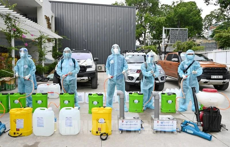 Đội xe khử khuẩn "chớp nhoáng" chính thức lên đường chiến đấu với dịch