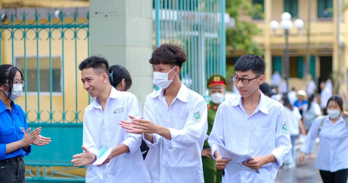 Thái Bình: Sĩ tử thở phào vì đề văn 'vừa sức' nhưng môn toán 'không dễ dàng'