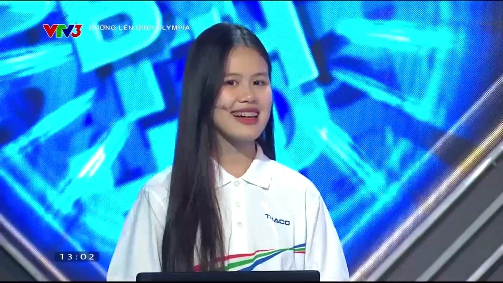 Nữ sinh Thái Nguyên flex đỉnh khi chào bằng 5 thứ tiếng trên sóng Olympia
