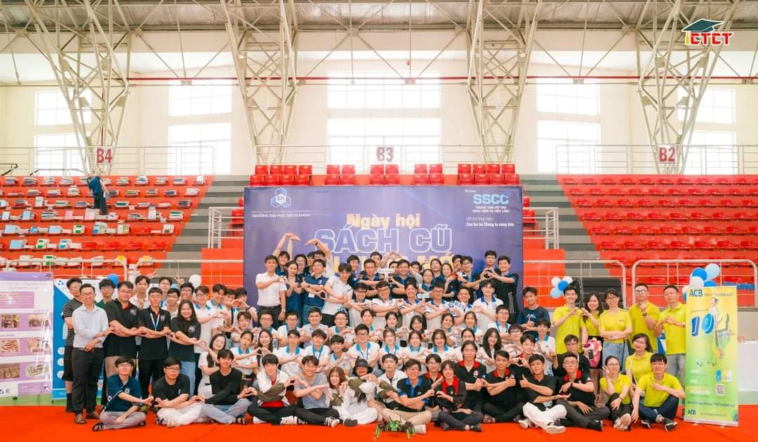 Ngày hội 'Sách cũ tri thức mới' trao tặng hơn 2.000 đầu sách cho tân sinh viên