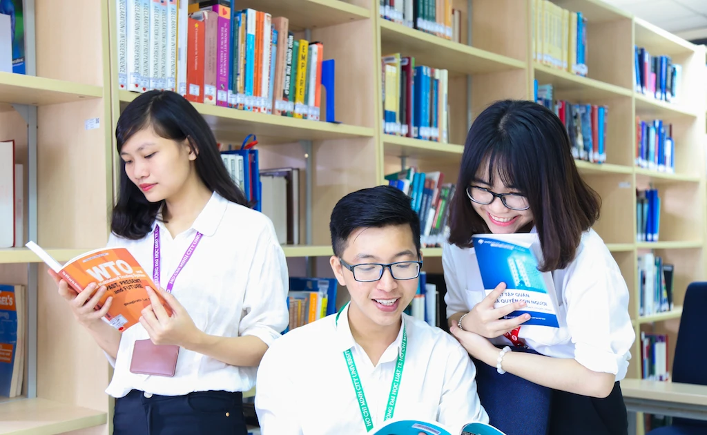 Điểm chuẩn ĐH Luật TP.HCM 2021: Ngành đỉnh nhất lên tới 28,5 điểm, "cạnh tranh khốc liệt" lắm nha!