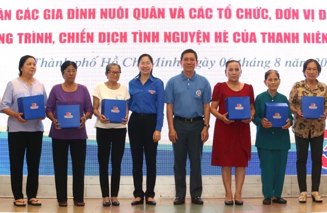 Thành Đoàn TP. HCM gặp gỡ, tri ân các gia đình nuôi quân thanh niên tình nguyện