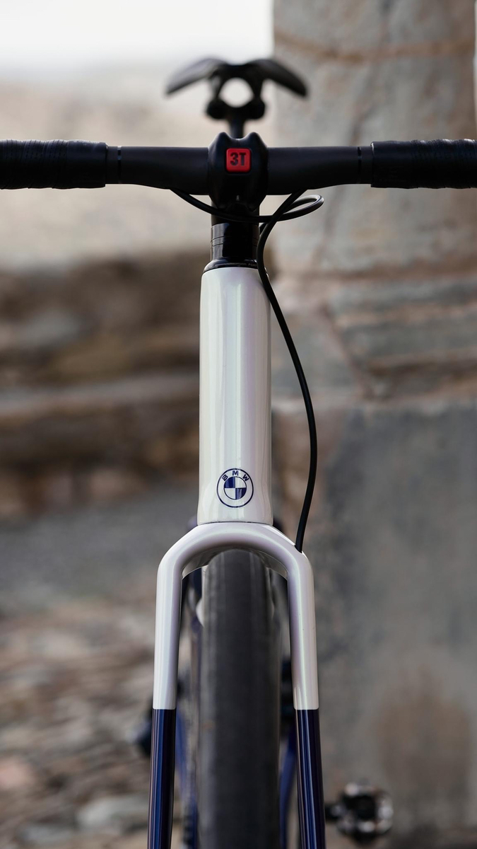 Anh em chịu khó mần kím tiền chân chính rồi chơi hẳn Bikes BMW 3T cho nó sang xịn và an toàn thật sự nha! ✨
