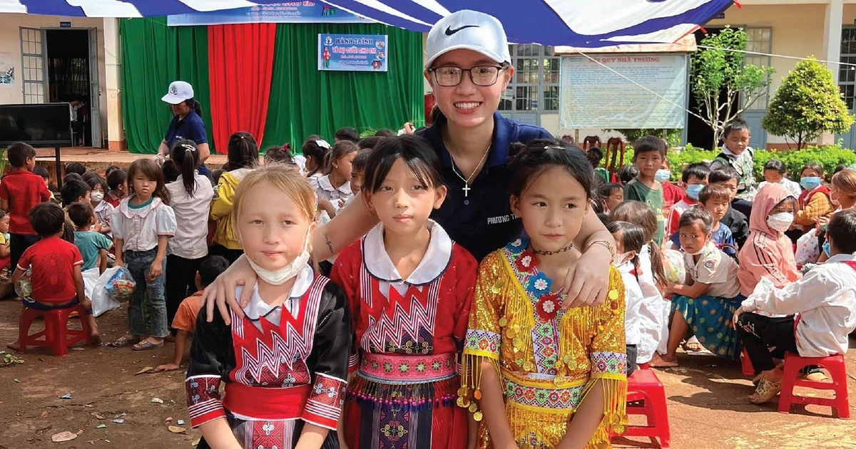 Cô gái 9x bỏ Sài Gòn về Đắk Nông làm thiện nguyện, lan tóa thông điệp "cho đi là còn mãi"