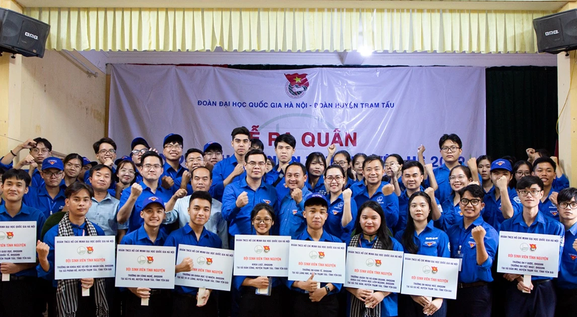 Gần 200 sinh viên ĐHQG Hà Nội lên Trạm Tấu làm tình nguyện: Năng lượng tích cực quá trời ✨